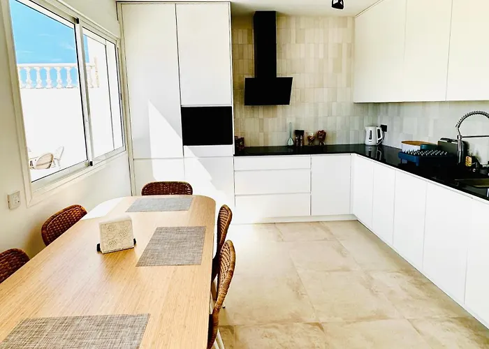 فيلة Margarita Ocean View And Private Heated Pool أذيخي